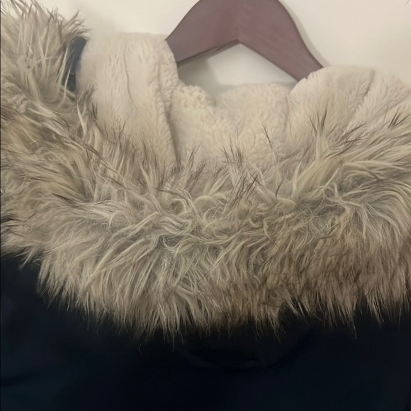 Boys Abercrombie Kids Navy Jacket with Red Plaid Lining. Hooded fur. Size 8 - Picture 8 of 9